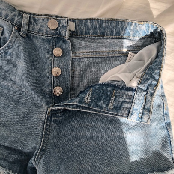 [SOLD] Button up jeans shorts - Picture 3 of 5